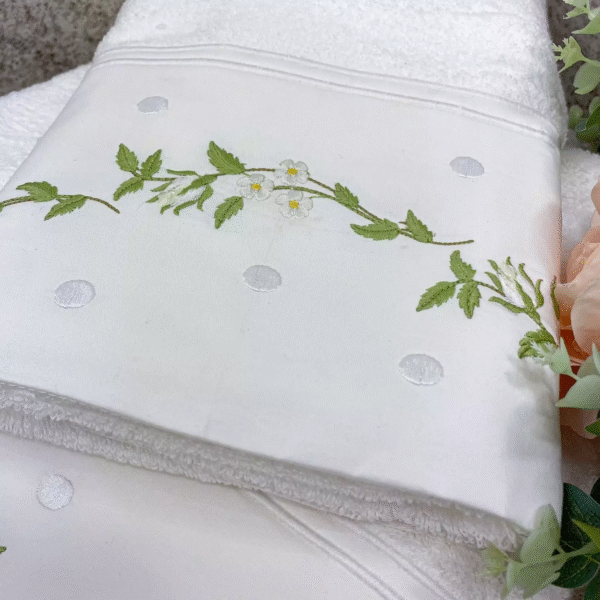 toalhas-de-banho-e-rosto-bordadas-bota-es-de-rosas-e-poa-65025f98f285b