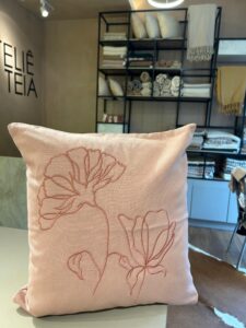 ALMOFADA BORDADA - FAZEMOS PERSONALIZADA