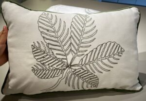 ALMOFADA BORDADA - FAZEMOS PERSONALIZADA